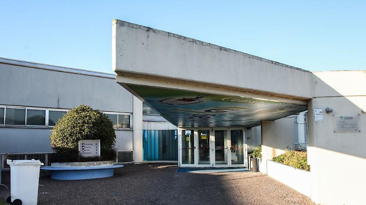 Piscina, ancora infiltrazioni: la riqualificazione fa acqua