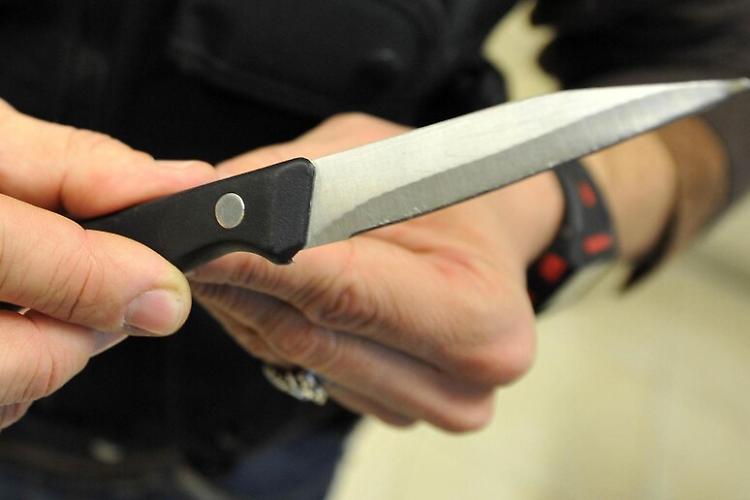 Sorpreso in giro con un coltello nel borsello: denunciato