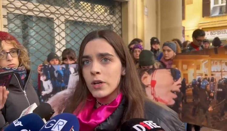 Studentessa cremonese denuncia un agente: «Mi ha dato un calcio all'inguine»