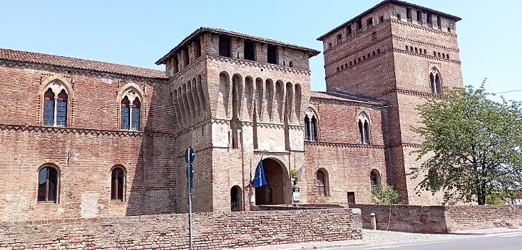 Ostacoli per i disabili al castello: «Barriere da eliminare»