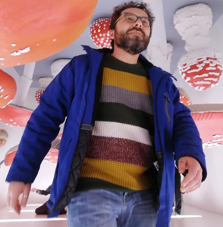 Le peripezie di Simone Bianchessi: sulla sua omonima pende un mandato di cattura internazionale
