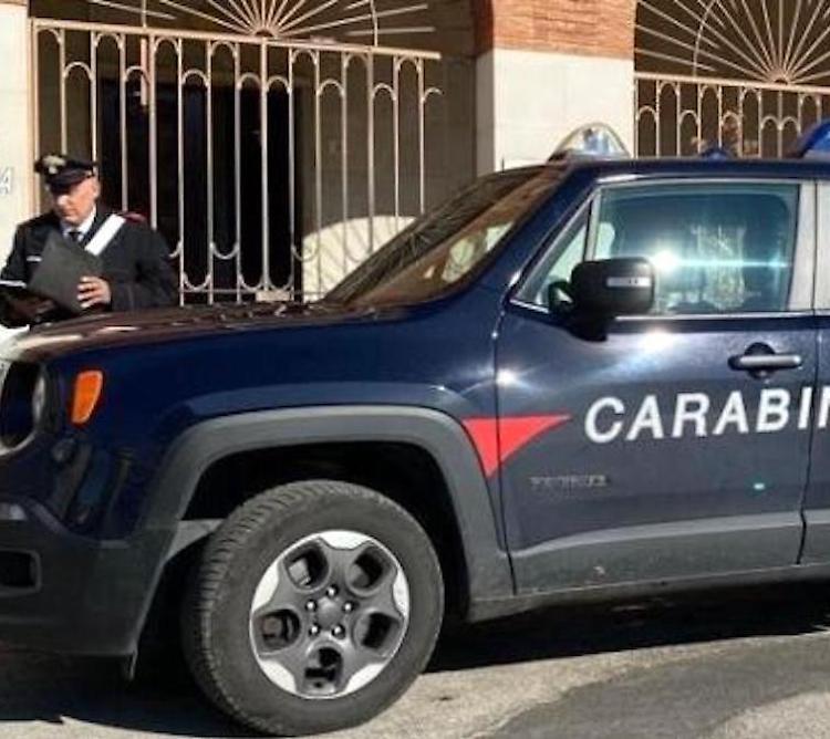 Si intrufola con l’inganno in un’abitazione per rubare, denunciata 56enne