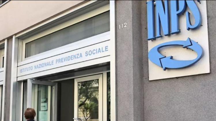 Boom di iscrizioni all'Inps: in 700 a caccia di assegni d'inclusione