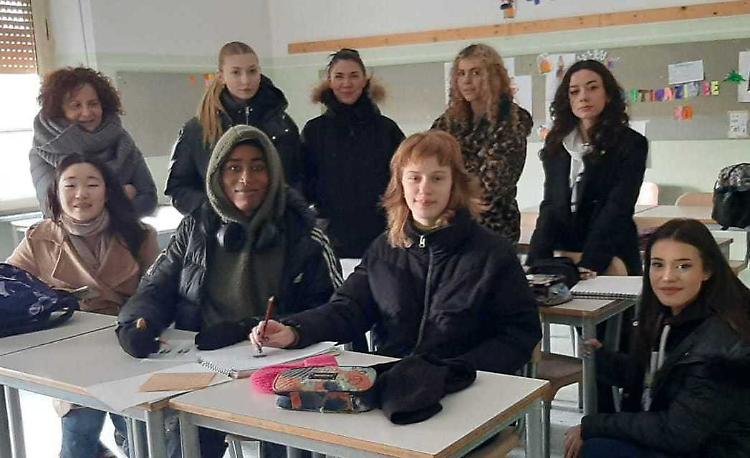 Aule tutte ghiacciate: allo Stradivari cappotti e rabbia