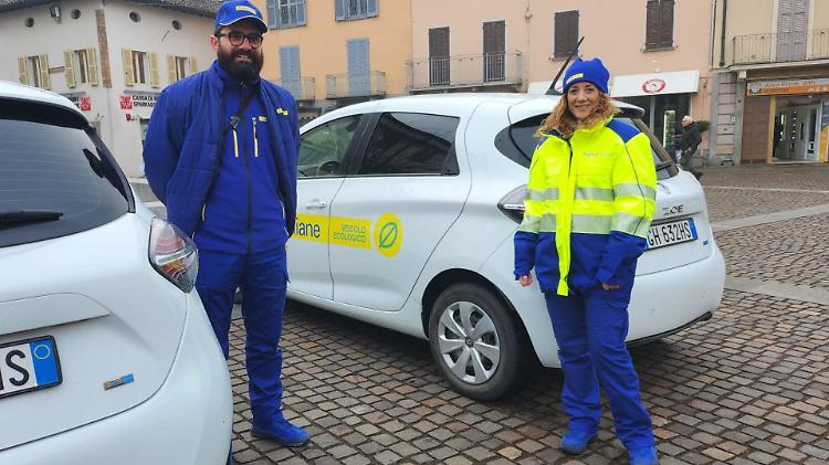 Poste, per i portalettere ecco i nuovi abiti all'insegna del comfort 