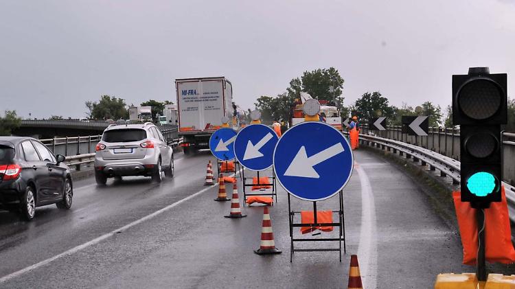 Tangenziale: sprint dei lavori, ma ponte chiuso a settembre  