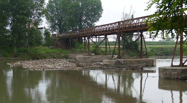 Raccolta di firme: «Il ponte va riaperto»