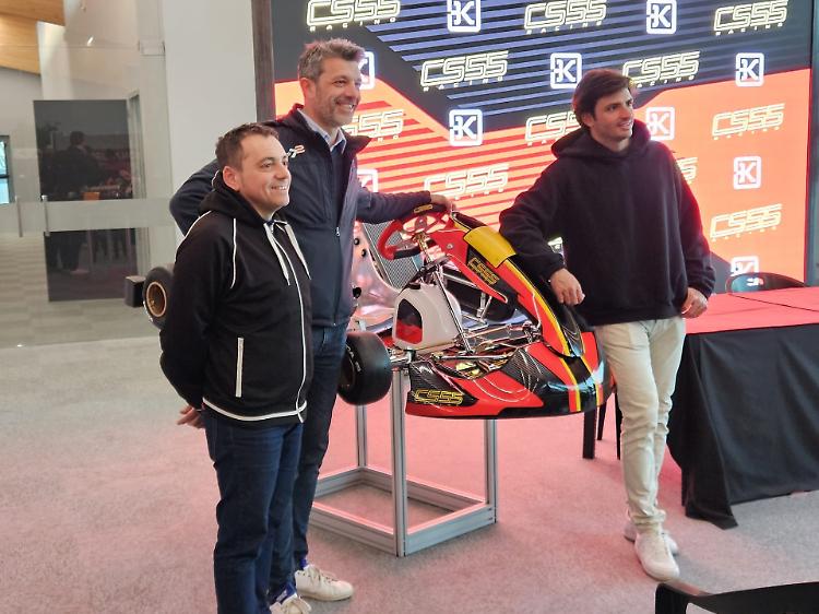Sainz presenta il telaio del kart al Cremona Circuit