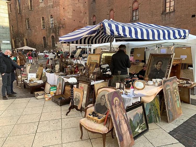 Un tuffo nel passato. Mercatino dell'antiquariato e del modernariato