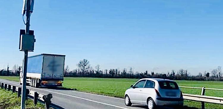 Autovelox: in un anno multe dimezzate 