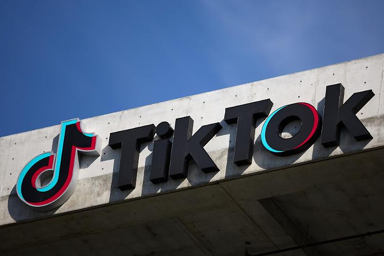 New York fa causa a TikTok, Facebook e YouTube