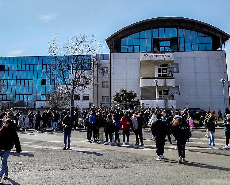 Liceo Made in Italy: estrazioni per la classe, poi retromarcia