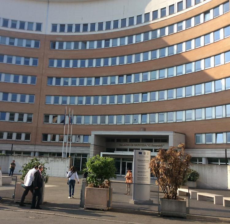 Vittima di revenge porn: dottoressa licenziata per «danni all'immagine»