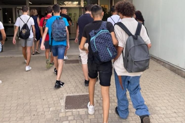 Contro la dispersione in classe dodici mesi l’anno