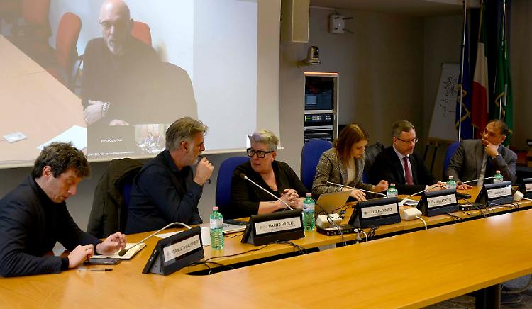 Tagliare le bollette pubbliche: dal Pirellone altri 50 milioni