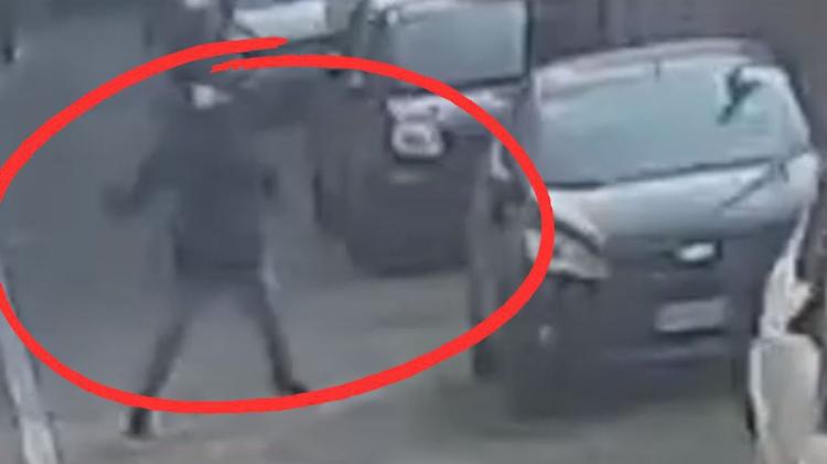 Altro faccia a faccia con il vandalo delle auto di via Bembo