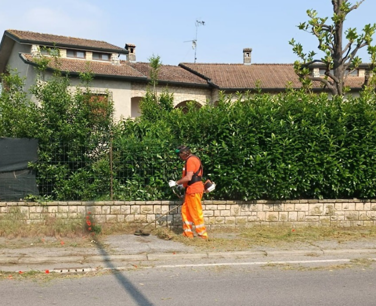Al via gli sfalci nelle aree verdi comunali