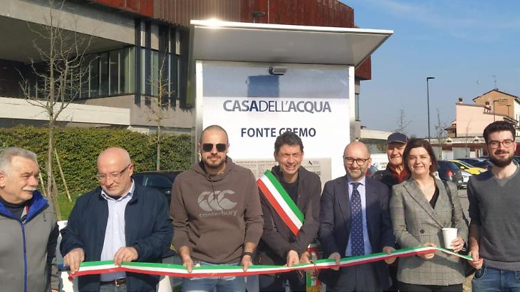 Casa dell'acqua, inaugurata la Fonte Cremo in via del Macello