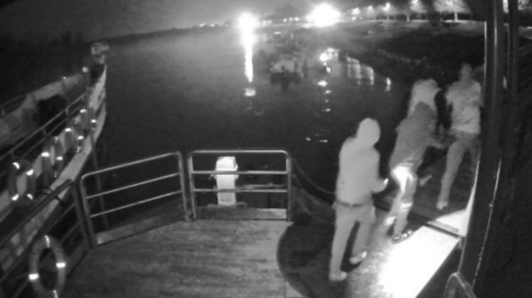 Incursione notturna all'attracco comunale sul Po