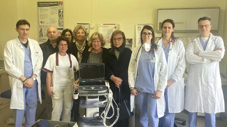 Pneumologia, donato un carrello multifunzione per l'ecografo