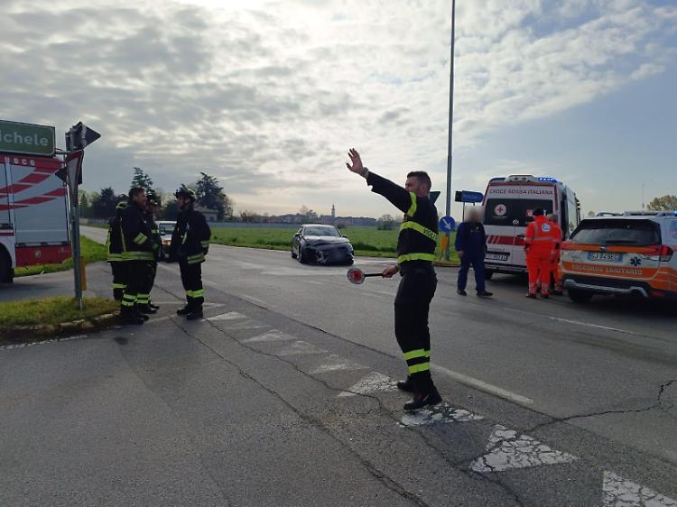 Un altro incidente all'incrocio pericoloso di San Michele