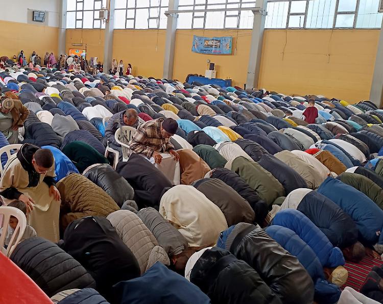 Ramadan finito: in 1.700 pregano in palestra