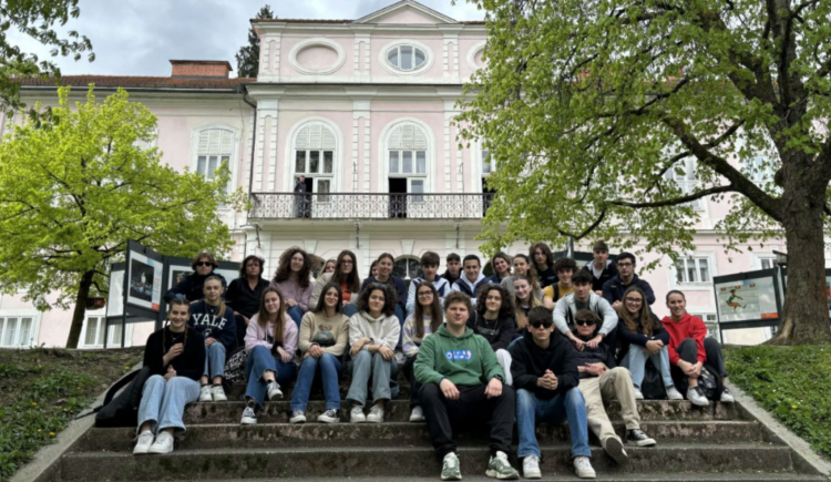 Dove c'era il filo spinato il sentiero della fratellanza