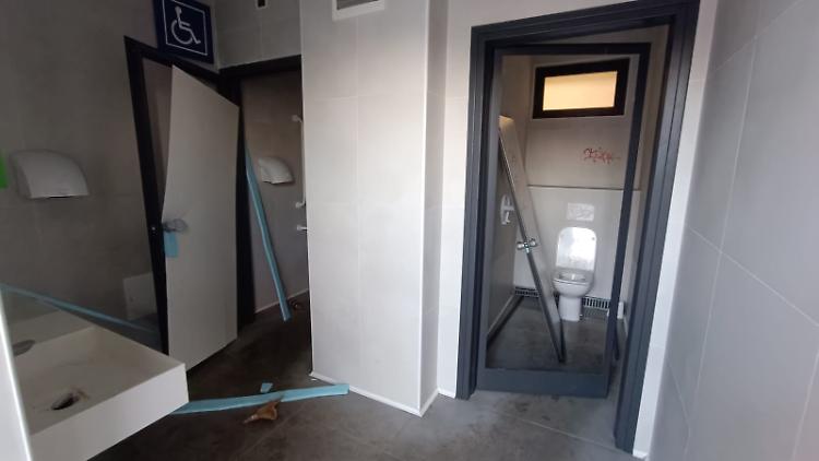 Ancora vandalismi alla stazione ferroviaria.