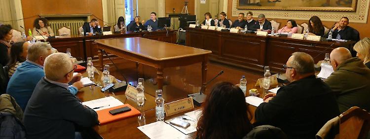 L'ultimo consiglio comunale di Bongiovanni: «Dieci anni stupendi»