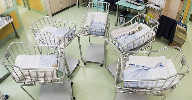 Natalità a picco: 6,3 per mille e l’età media schizza a 47 anni