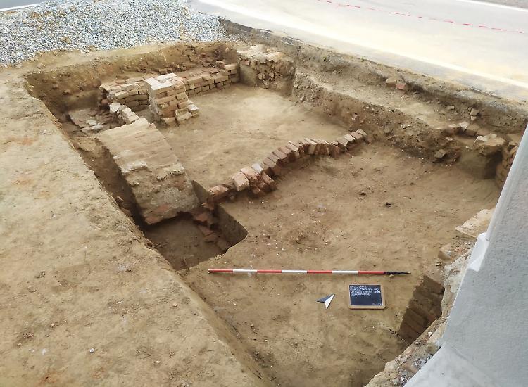 Sotto il sagrato spuntano pezzi di storia