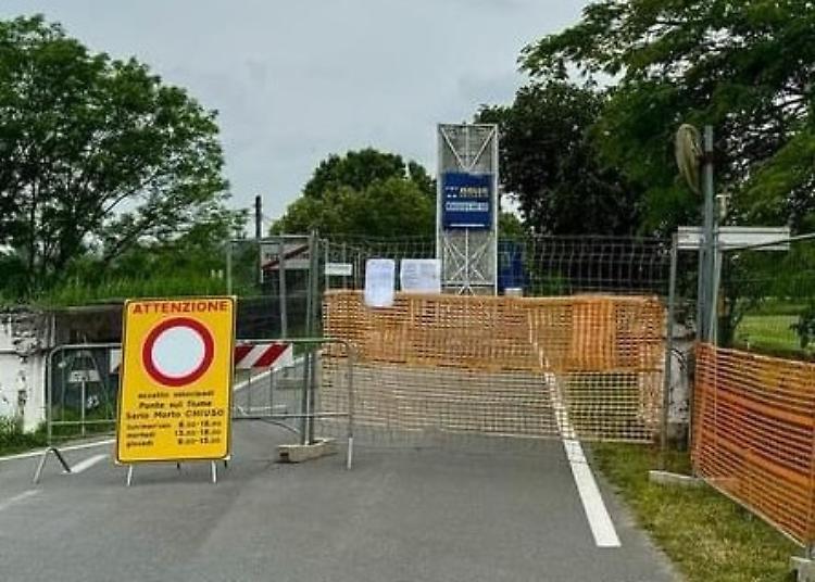 Il ponticello chiuso per lavori