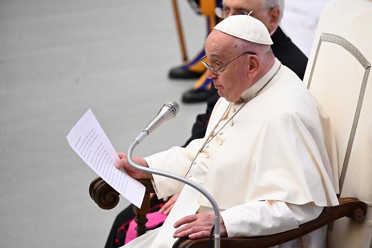 Il Papa contro i gay nei seminari, duro attacco parlando ai vescovi