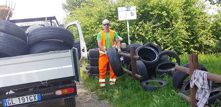 Montagne di pneumatici:  doppia discarica selvaggia