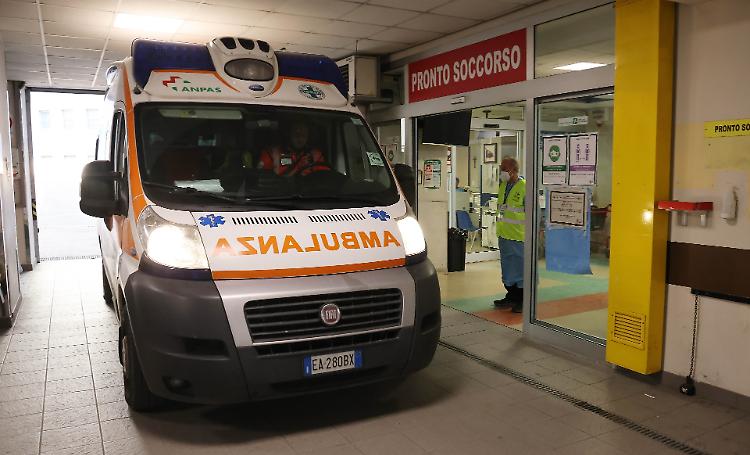 Anziana morta in pronto soccorso, il medico e l'infermiera a processo 