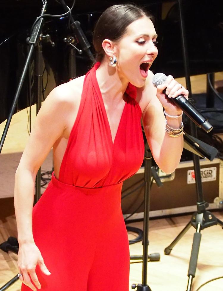 Pop: Simona Molinari, voce ed eleganza