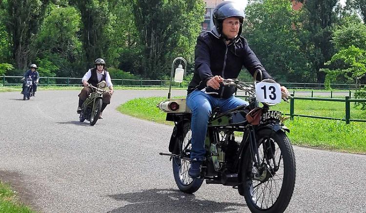 Moto d'epoca al parco, il ‘Sottocanna’ fa il pienone 