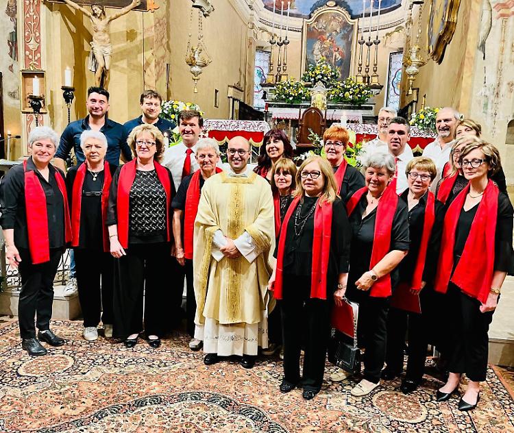 Emozioni per la  prima messa dei neo sacerdoti