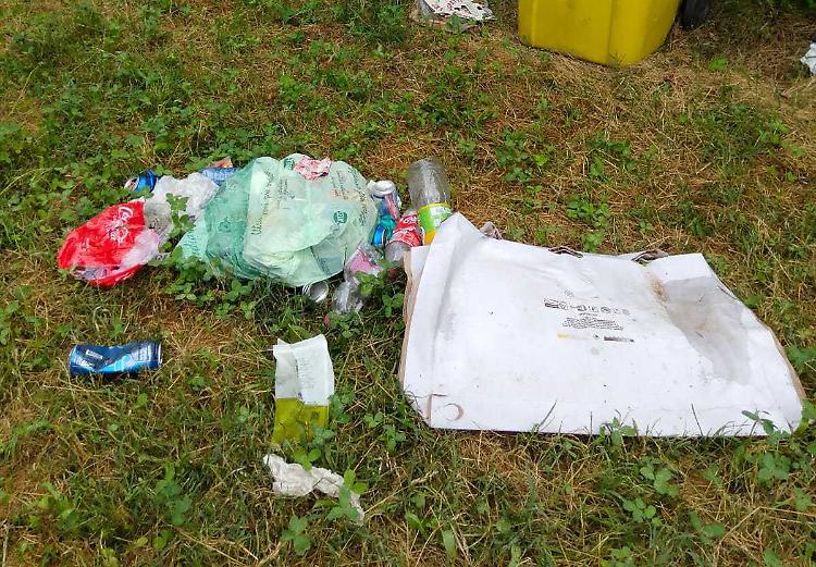 Parco Serio: dopo la festa ‘tappeto’ d’immondizia