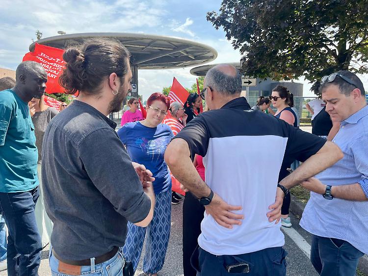 Avs: "Solidarietà al presidio Intercos"