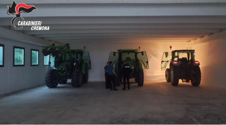 I carabinieri trovano tre trattori rubati