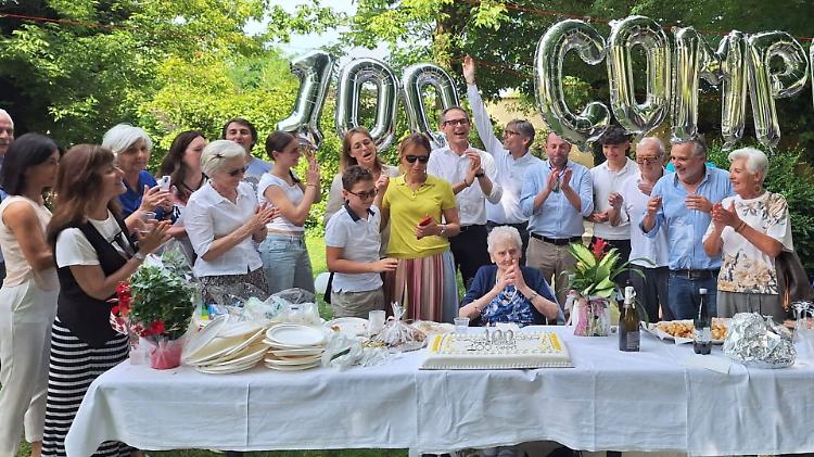 Festa grande per i cent'anni di Rosa Farina