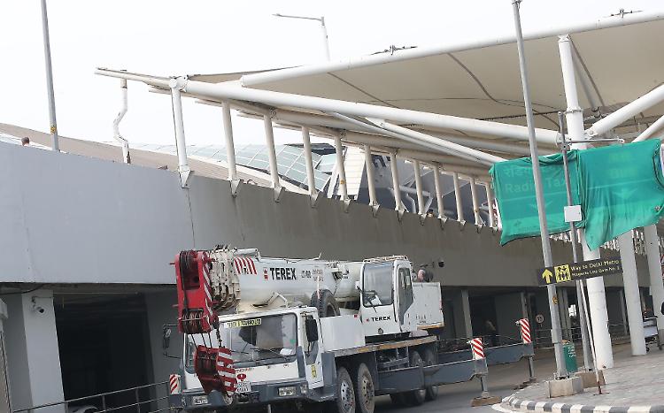 Tragedia a Delhi: il crollo del tetto dell'aeroporto solleva interrogativi sulla sicurezza strutturale in India