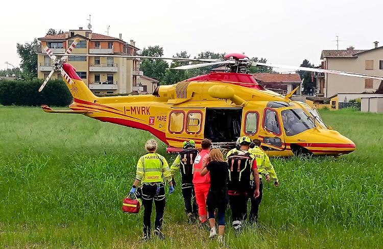 Scontro tra scooter e auto: un ragazzo in ospedale