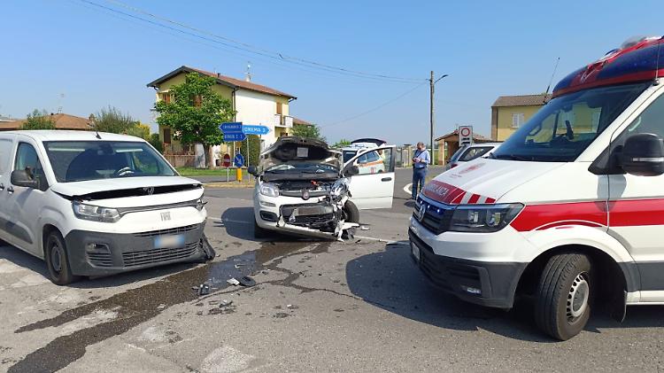 Incidente all'incrocio di Zappello: tra i coinvolti una bambina di un anno
