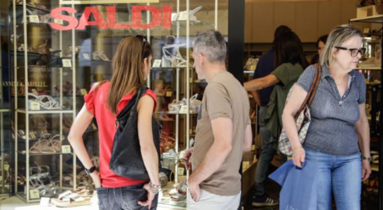 Saldi, pochi soldi e maltempo: «Partenza in sordina»