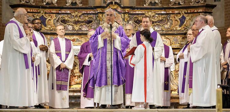 A San Michele l’addio a don Achille