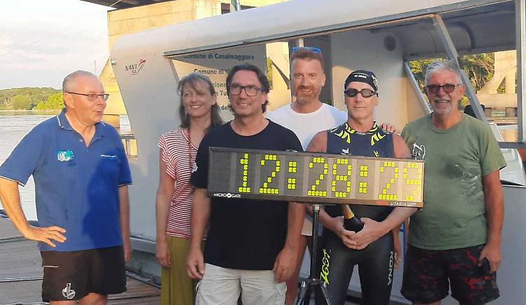 Walter D'Angelo: 100 chilometri nuoto nel Po