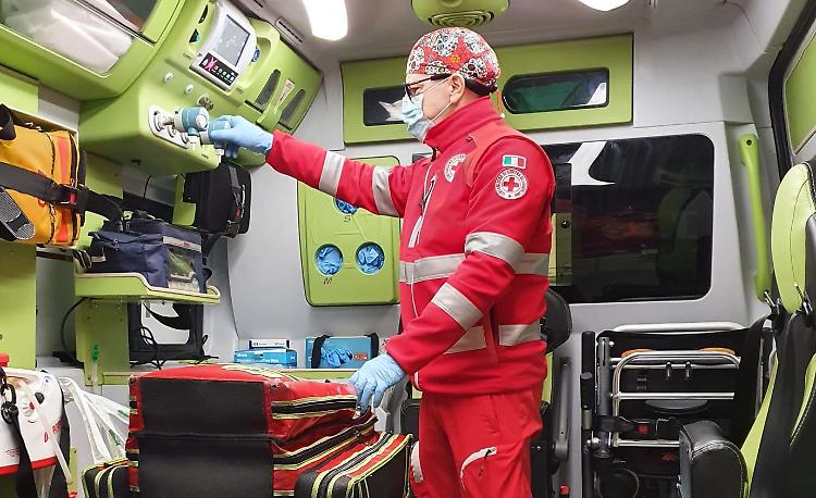 Ex poliziotto ora soccorritore: «Utile sulle ambulanze» 