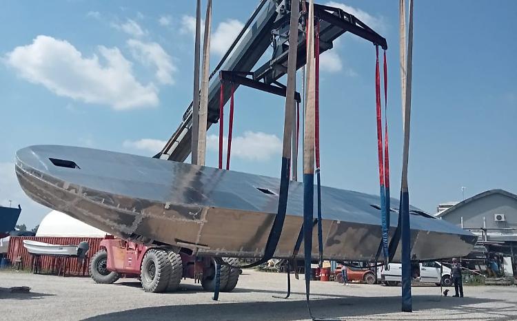 Traghetto per l'Adda: la nuova barca si prepara a tutta velocità